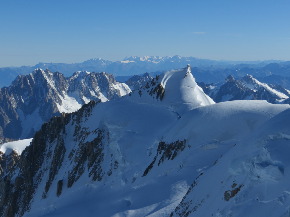 Les sommets des Alpes vus depuis le Mont-Blanc
