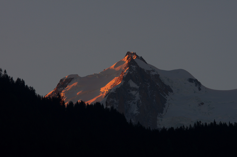 Mont-Maudit au lever du soleil (Haute-Savoie)
